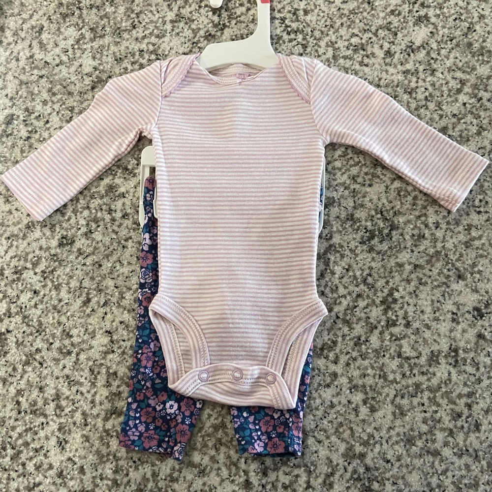 2 piece long sleeve top and pants set size Newborn
